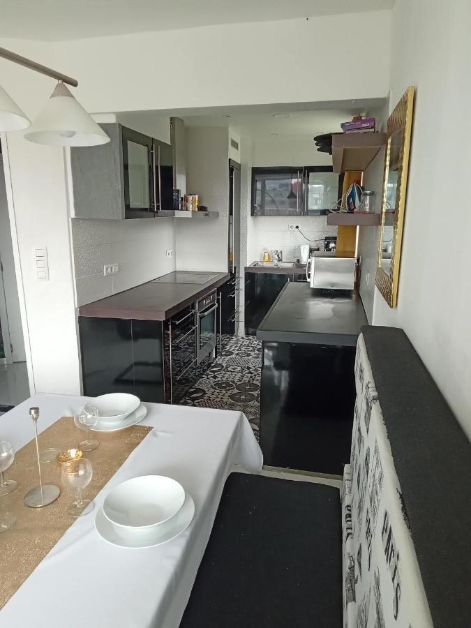 Liege Centre Mediacite Appartement Possible Parking Terrasse Immense 8Eme Pour 2 Personnes Buitenkant foto